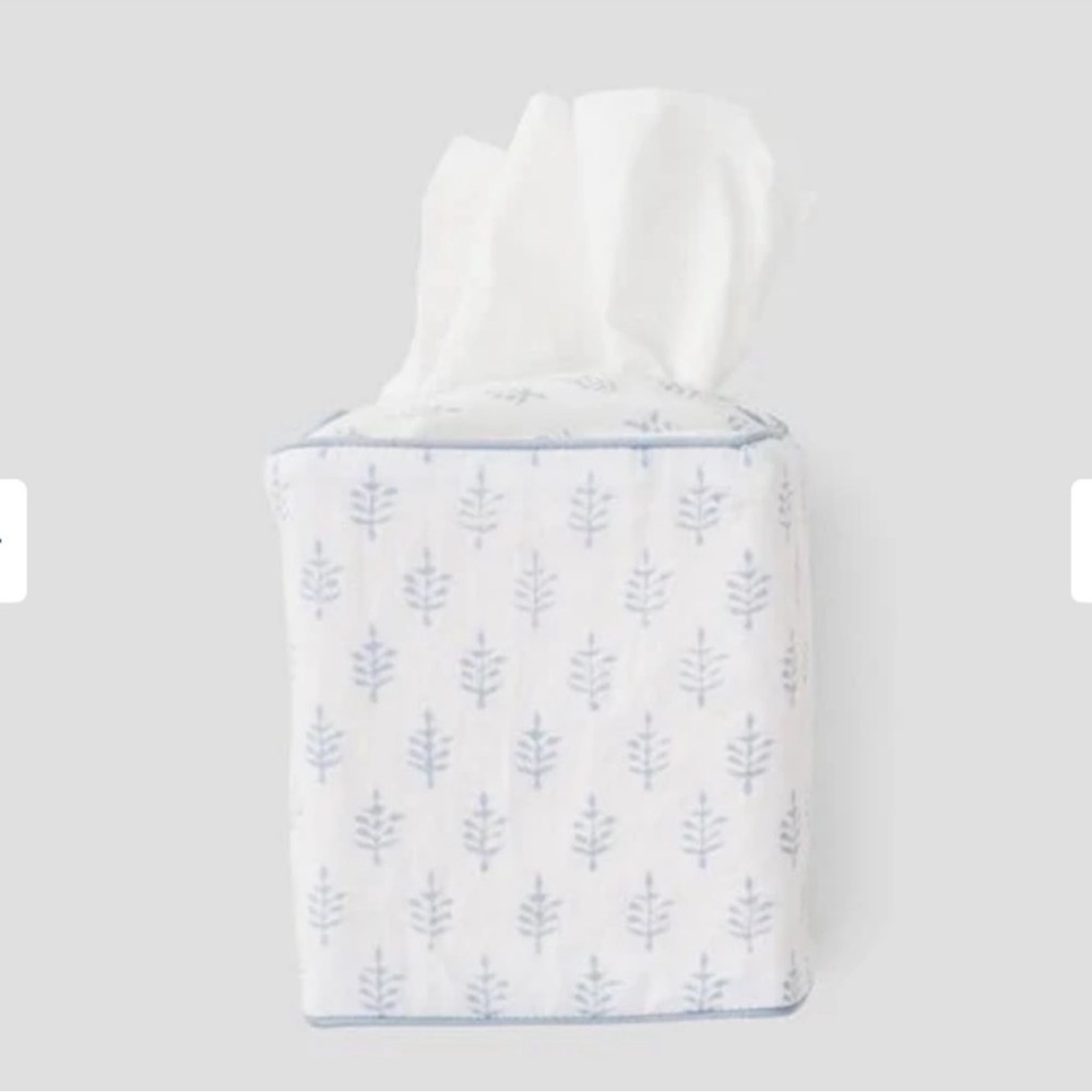Weezie Cotton Tissue Box Cover Light Blue Leaf